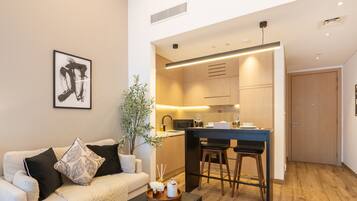 Luxury Studio, Balcony | Living area