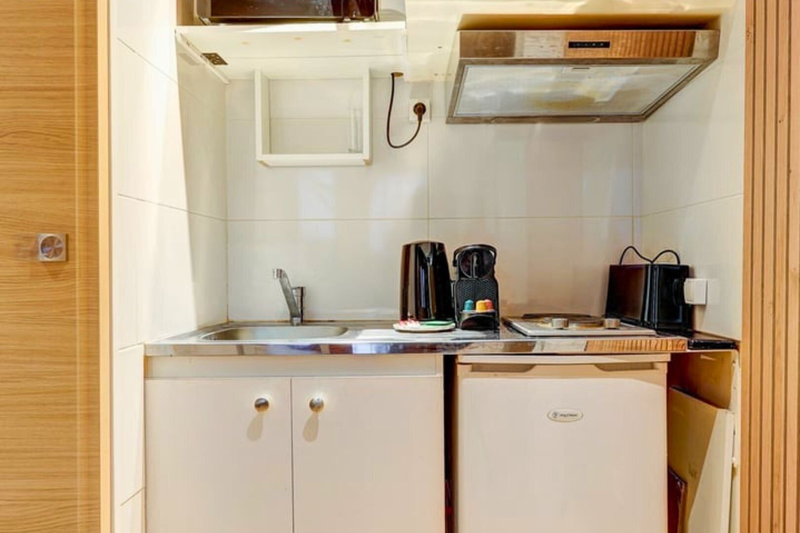 Fridge, microwave, coffee/tea maker, toaster