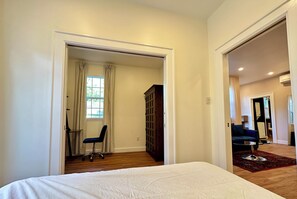 1 bedroom, desk, iron/ironing board, WiFi