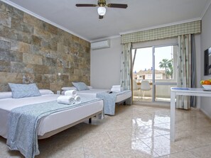 Iron/ironing board, Internet, bed sheets