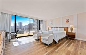 1 bedroom, iron/ironing board, free WiFi, bed sheets - High Floor Ocean View Wyndham Waikiki Resort (Honolulu)