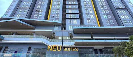 Vista frontal de la propiedad