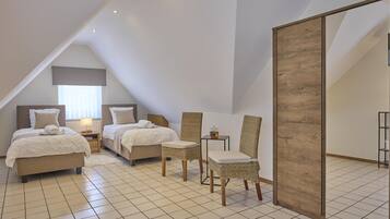 4 bedrooms, iron/ironing board, internet