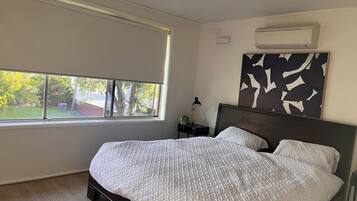 3 bedrooms, WiFi, bed sheets