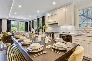 Unclassified image, 2 of 32, button