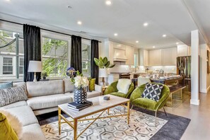 Unclassified image, 5 of 32, button