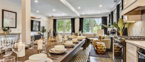 冰箱、微波炉、烤箱、炉灶