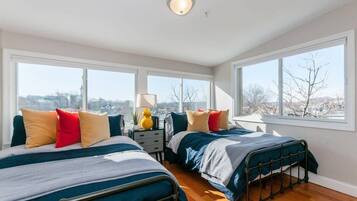 4 bedrooms, iron/ironing board, WiFi, bed sheets