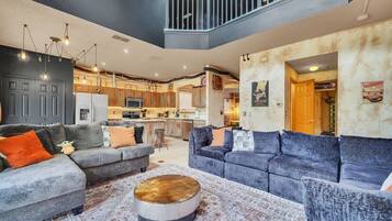 Fernseher, Tischfußball, Bücher