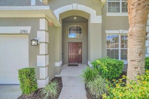 Exterior detail - Galactic 7-Bedroom Villa 3 Miles to Disney Star Wars Galaxy Edge (Kissimmee)