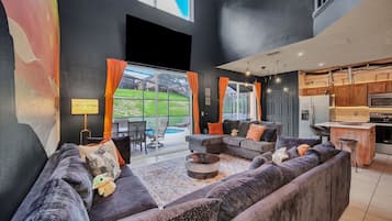 Fernseher, Tischfußball, Bücher