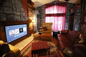 テレビ、テレビゲーム、書斎 / ワークスペース