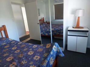 3 bedrooms, iron/ironing board, bed sheets