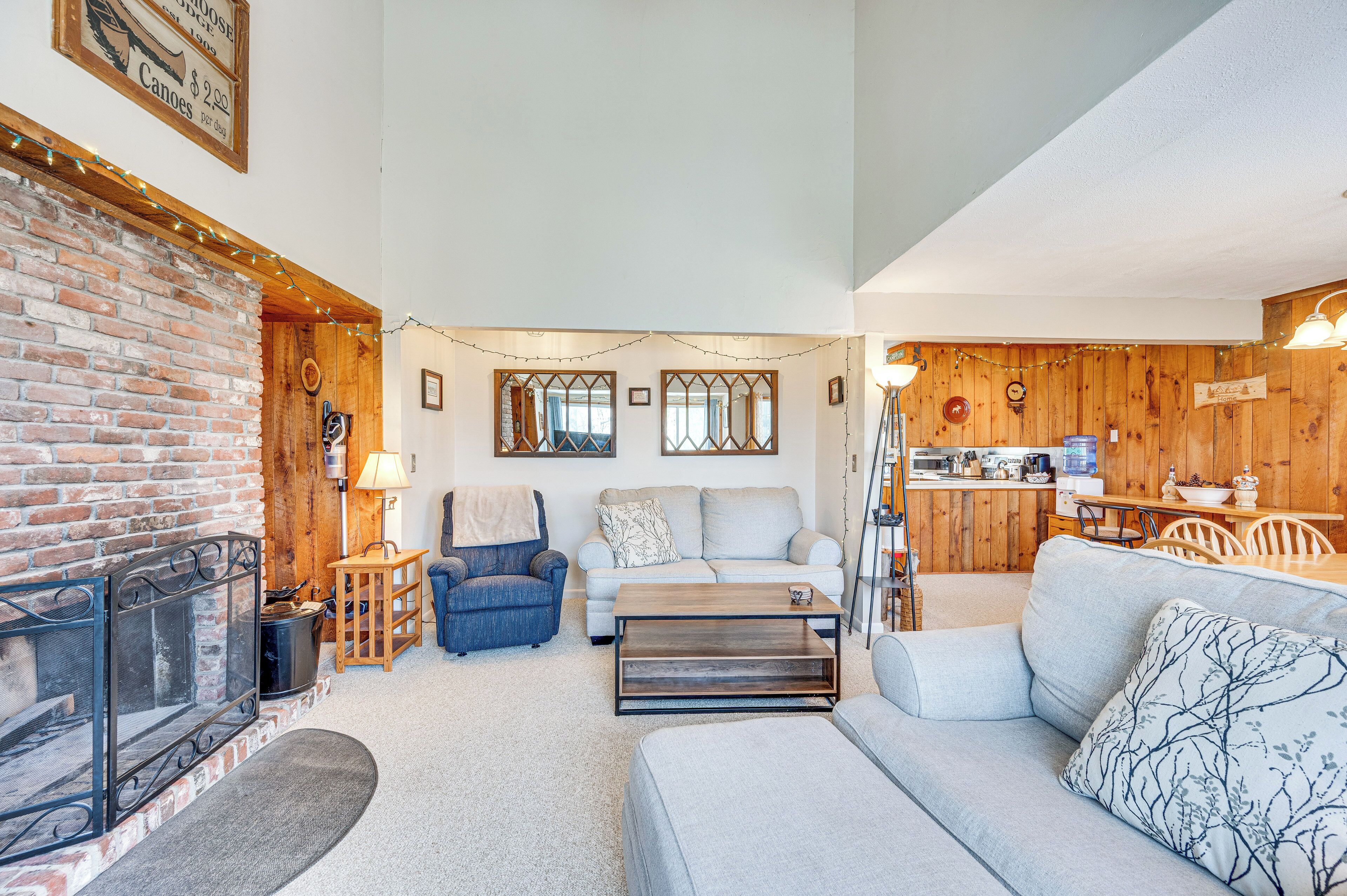Mountain Resort Condo With King Bed Suite - New Hampshire