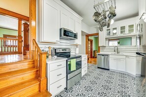 Fridge, microwave, stovetop, dishwasher - Dog-Friendly Atlantic Farmhouse w/ Spacious Yard! (Atlantic)