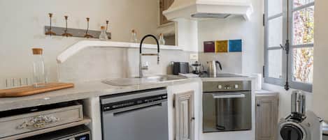 Habitación Confort doble, vistas a la ciudad | Cocina privada