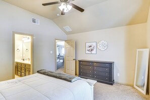3 bedrooms, iron/ironing board, Internet, bed sheets
