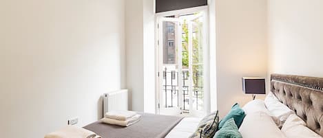 2 bedrooms, iron/ironing board, Internet, bed sheets