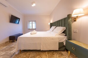 1 bedroom, travel cot, free WiFi