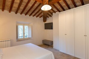 1 bedroom, travel crib, free WiFi