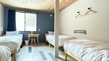 Standard Quadruple Room | Desk, free WiFi, bed sheets