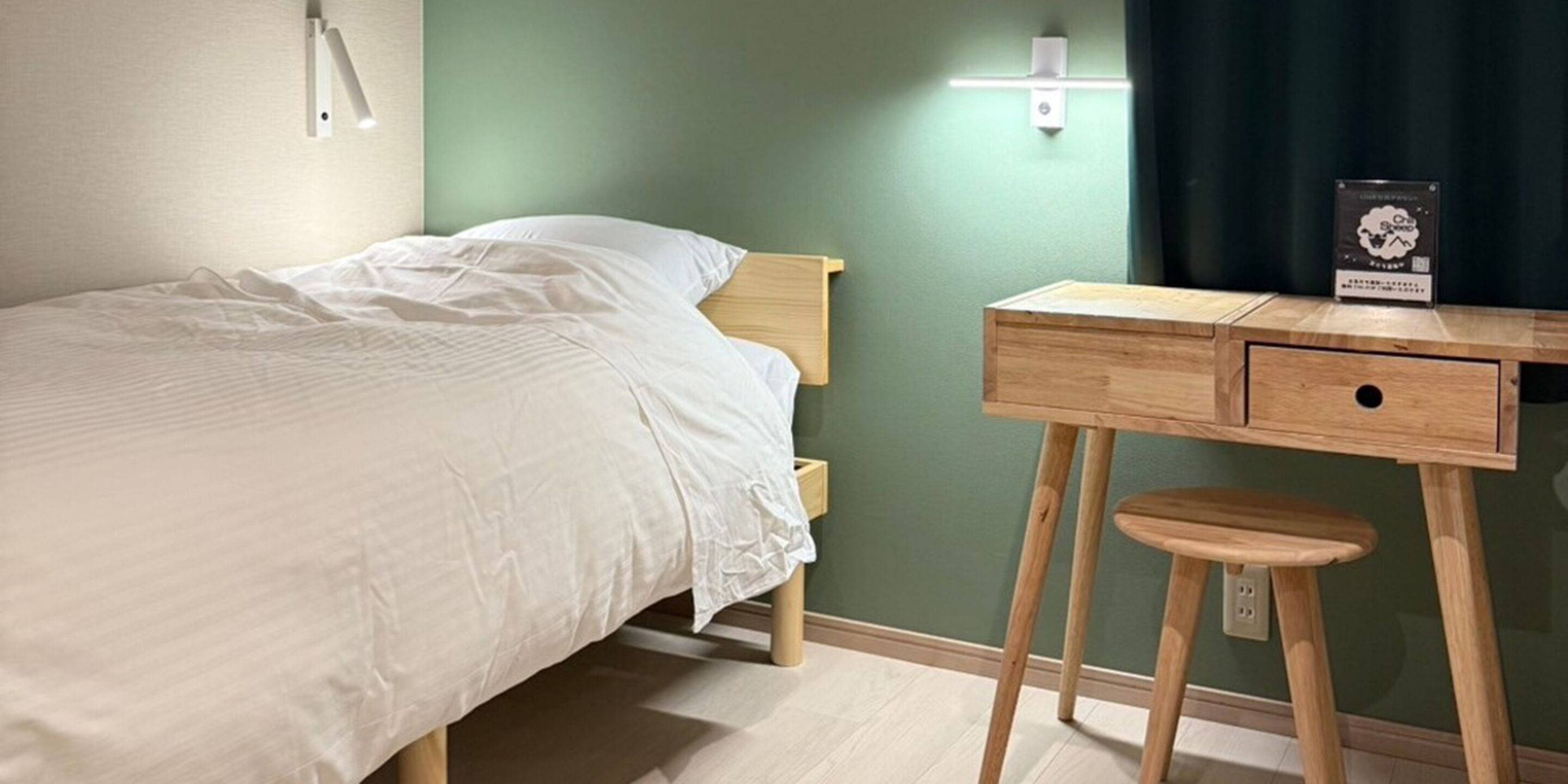 スタンダード 4 人部屋 | デスク、WiFi (無料)、ベッドシーツ