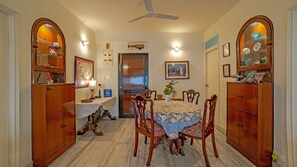 Dining - Yellowbrick-Calcutta's Freshest BnB (Kolkata)