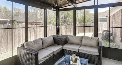 2 Mi to Shelby Farms: Charming Family Home w/ Yard