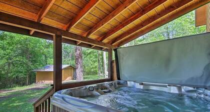 Spacious 6-BR cabin in the heart of Hochatown with hot tub, firepit! Fits 16