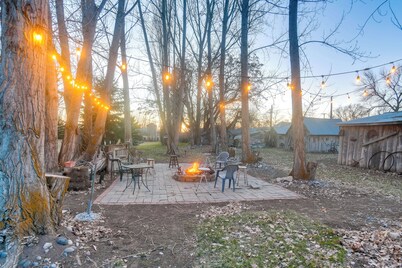 2 Mi to Snake River: Quaint Farmhouse w/ Patio!