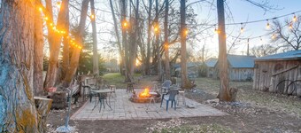 2 Mi to Snake River: Quaint Farmhouse w/ Patio!