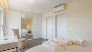 3 chambres, fer et planche à repasser, Wi-Fi, draps fournis