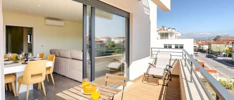 屋外ダイニングエリア