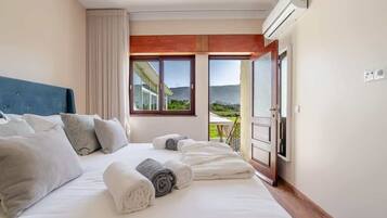 3 habitaciones, tabla de planchar con plancha, internet y ropa de cama