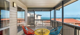 Large Upstairs Family Stay Near Middleton Beaches