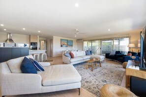 TV, fireplace, offices