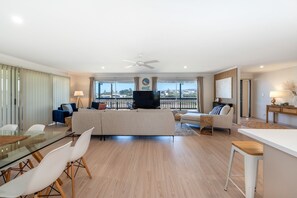 TV, fireplace, offices