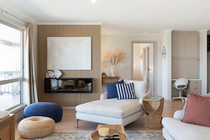 TV, fireplace, offices