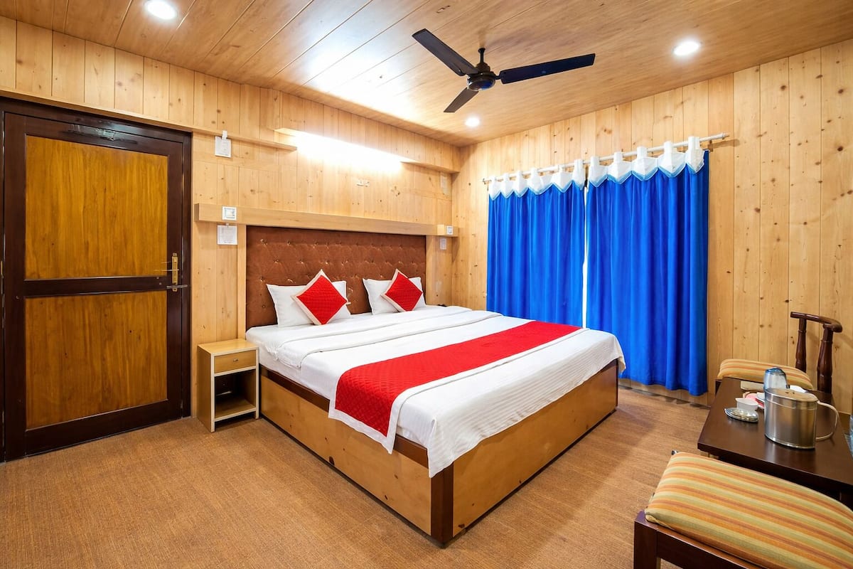 Escritorio y espacio para trabajar con laptop