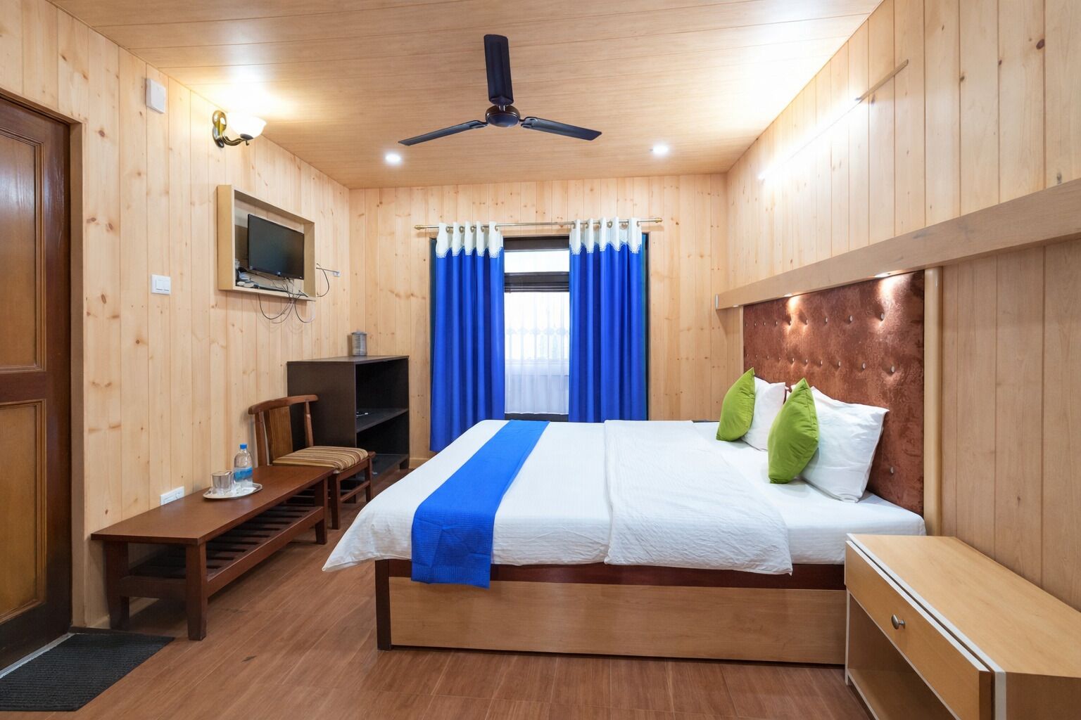 Deluxe Double Room, Lake View | Desk, laptop workspace, soundproofing, free WiFi