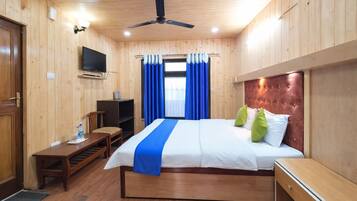 Deluxe Double Room, Multiple Beds, Lake View | Desk, laptop workspace, soundproofing, free WiFi