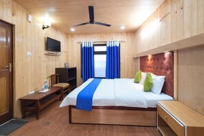 Deluxe Double Room, Multiple Beds, Lake View | Desk, laptop workspace, soundproofing, free WiFi - Hotel Chinar Lake View Near Mall Road  (Nainital)