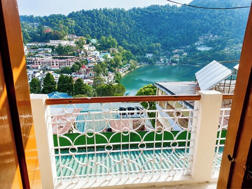 Hotel Chinar Lake View Near Mall Road 
