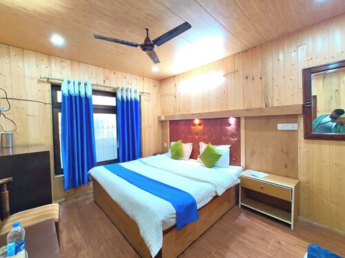 Hotel Chinar Lake View Near Mall Road 