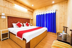 Deluxe Double Room, Multiple Beds, Lake View | Hypo-allergenic bedding, desk, laptop workspace, soundproofing - Hotel Chinar Lake View Near Mall Road  (Nainital)
