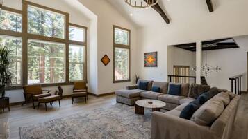 智能电视、壁炉、立体声音响、电脑显示器