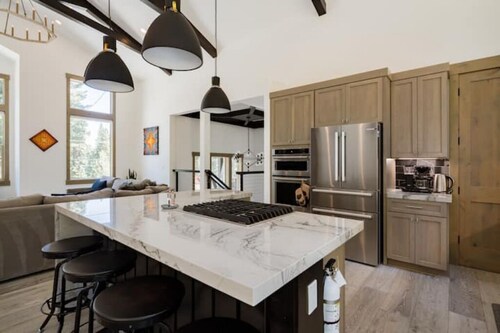 Lux Retreat 4BD/3.5B  North Lake Tahoe w/Hot Tub