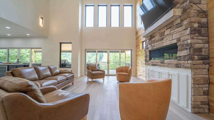 Luxe Lakefront Retreat