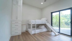 5 dormitorios, tabla de planchar con plancha, wifi y ropa de cama
