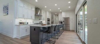Beaver Lake Retreat with Hot Tub & Game Room